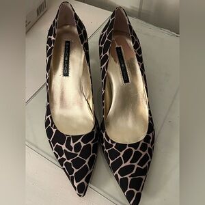 Gorgeous size 9 giraffe print heel